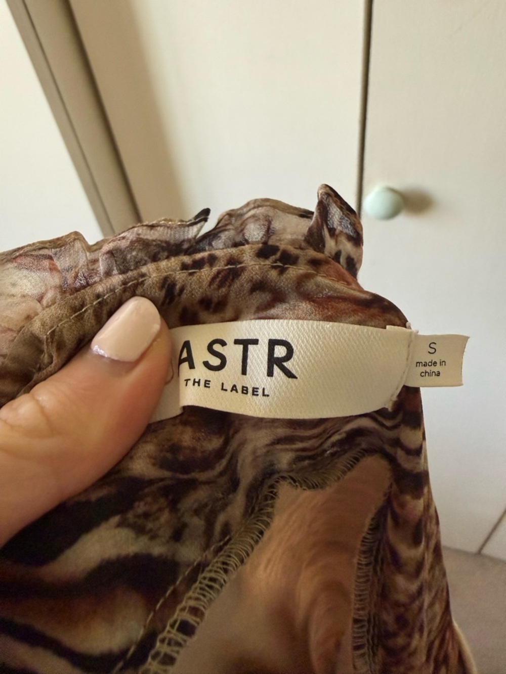 Maeryn Maxi Dress in Taupe Brown Leopard ASTR the Label Size Small - Picture 11 of 11